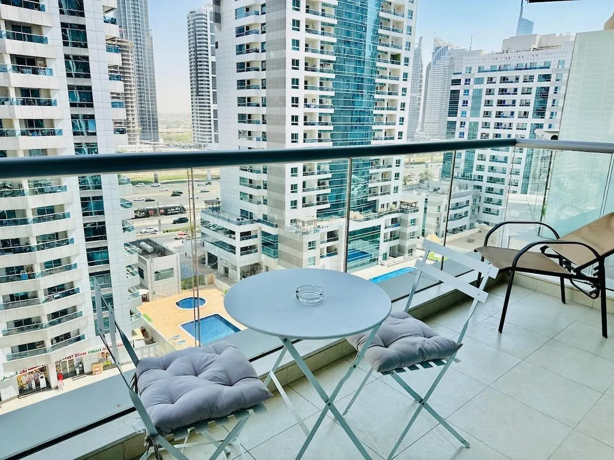 ドバイAsthetic 1Bhk Direct Walk To Metro & Tramアパートメント 0*, ドバイ