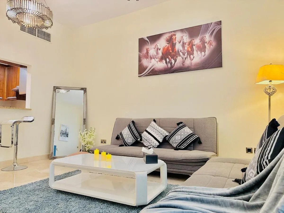 ドバイAsthetic 1Bhk Direct Walk To Metro & Tramアパートメント 0*, ドバイ